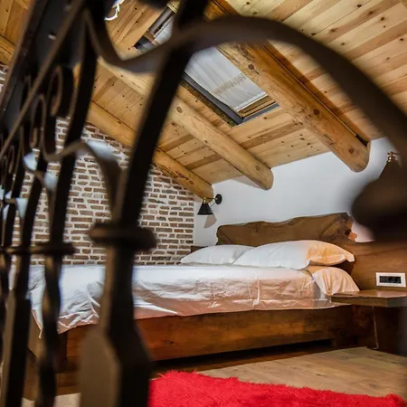 Tres Belle Hotel *